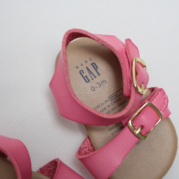GAP Baby Infant Girls Shocking Pink Buckle Strap Sandals Size 0-3M - Picture 5 of 6